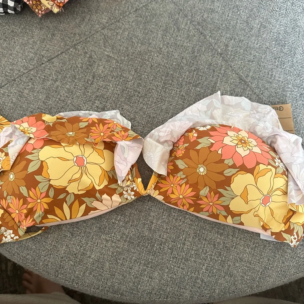 Floral Ruffle Bikini Top - Picture 2 of 3